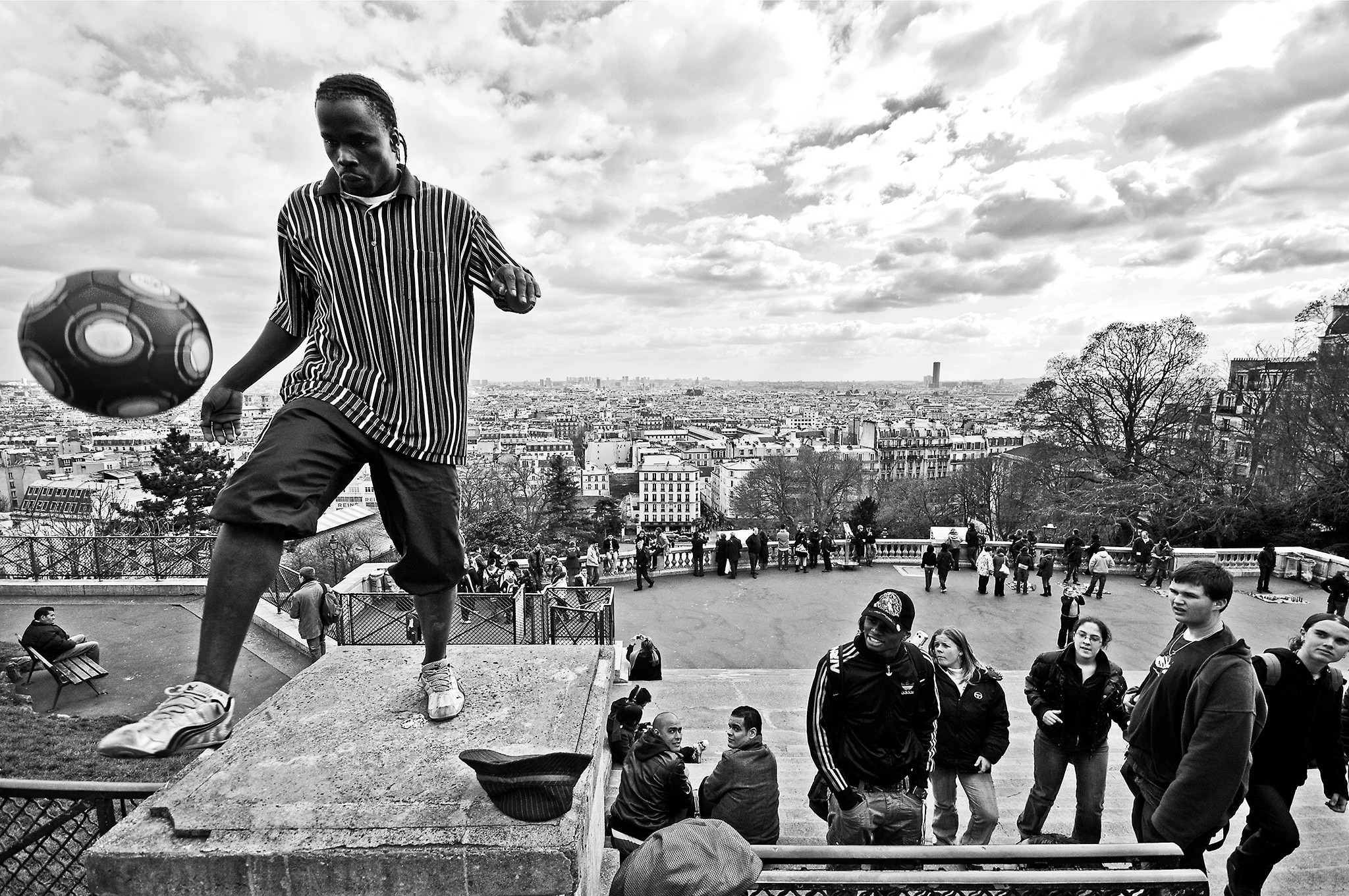 Montmartre artiste du football // Paris, France // 2009